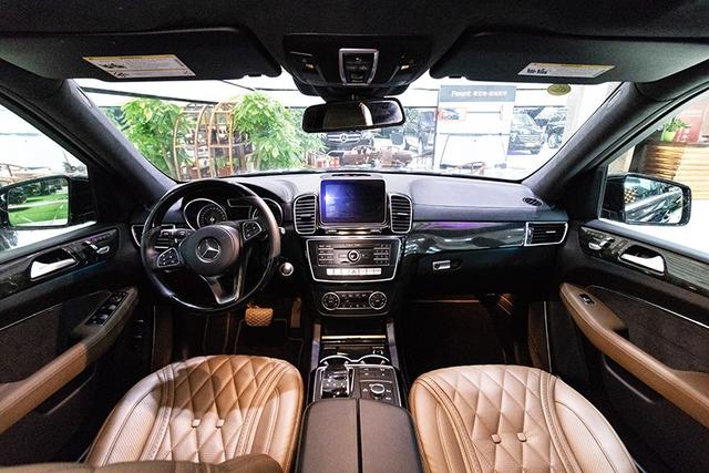 奔驰gls全尺寸商务越野车,性能叫嚣路虎揽胜,内饰太好看