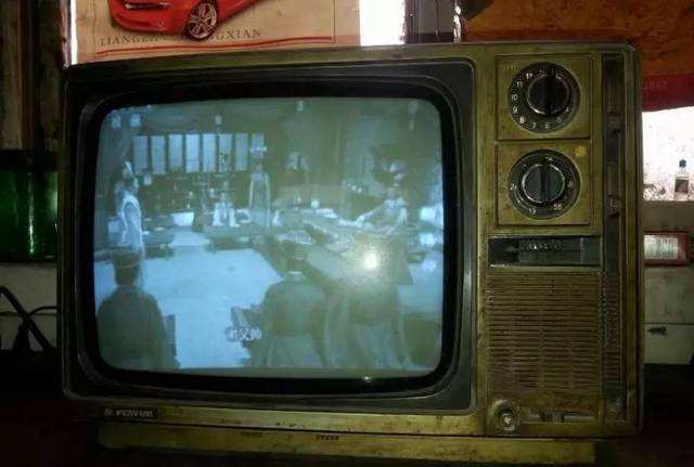 黑白电视机竹竿天线架雪花画面都是曾经的记忆