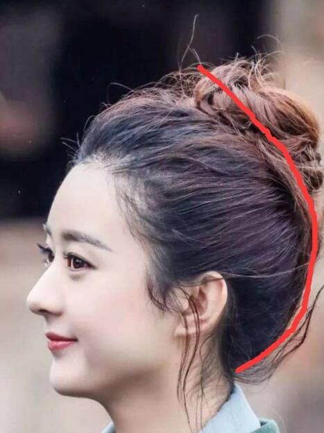 的头型都差不多,分不出哪个是姐姐,哪个是弟弟,两个孩子都虎头虎脑