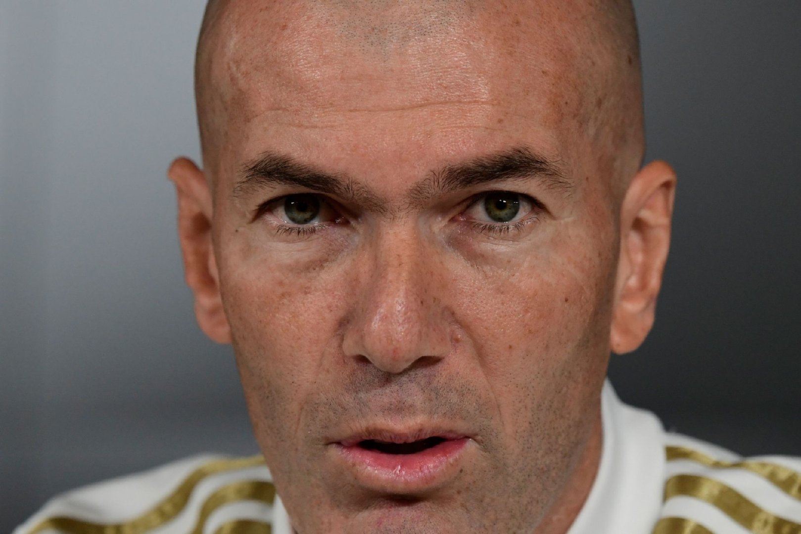 齐达内出席赛前新闻发布会