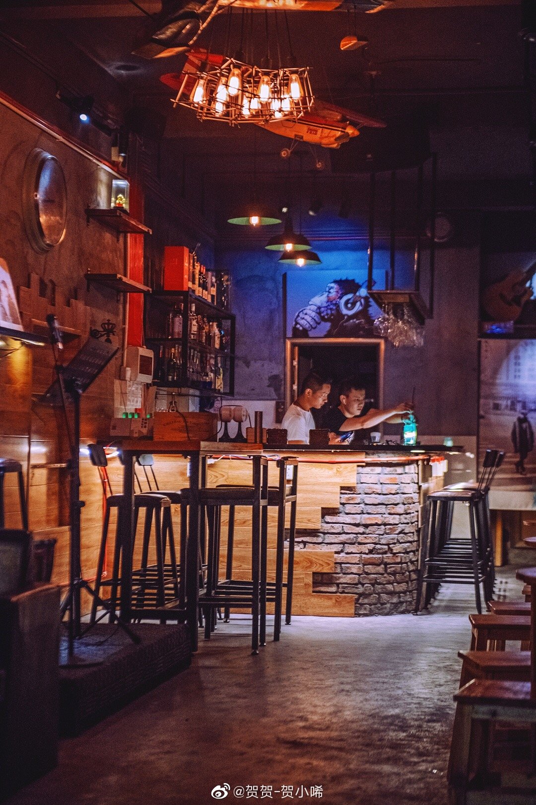 涟岸湖景酒店附近就有许多小酒馆想要约上几个朋友 找个空闲时间来|空