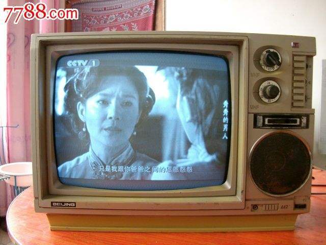 黑白电视机,竹竿天线架,雪花画面都是曾经的记忆