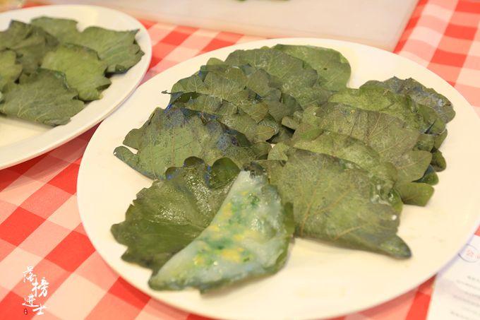 无法适应北方伙食,恰巧山海关一带的长城边处长着好多的桲椤树,树叶
