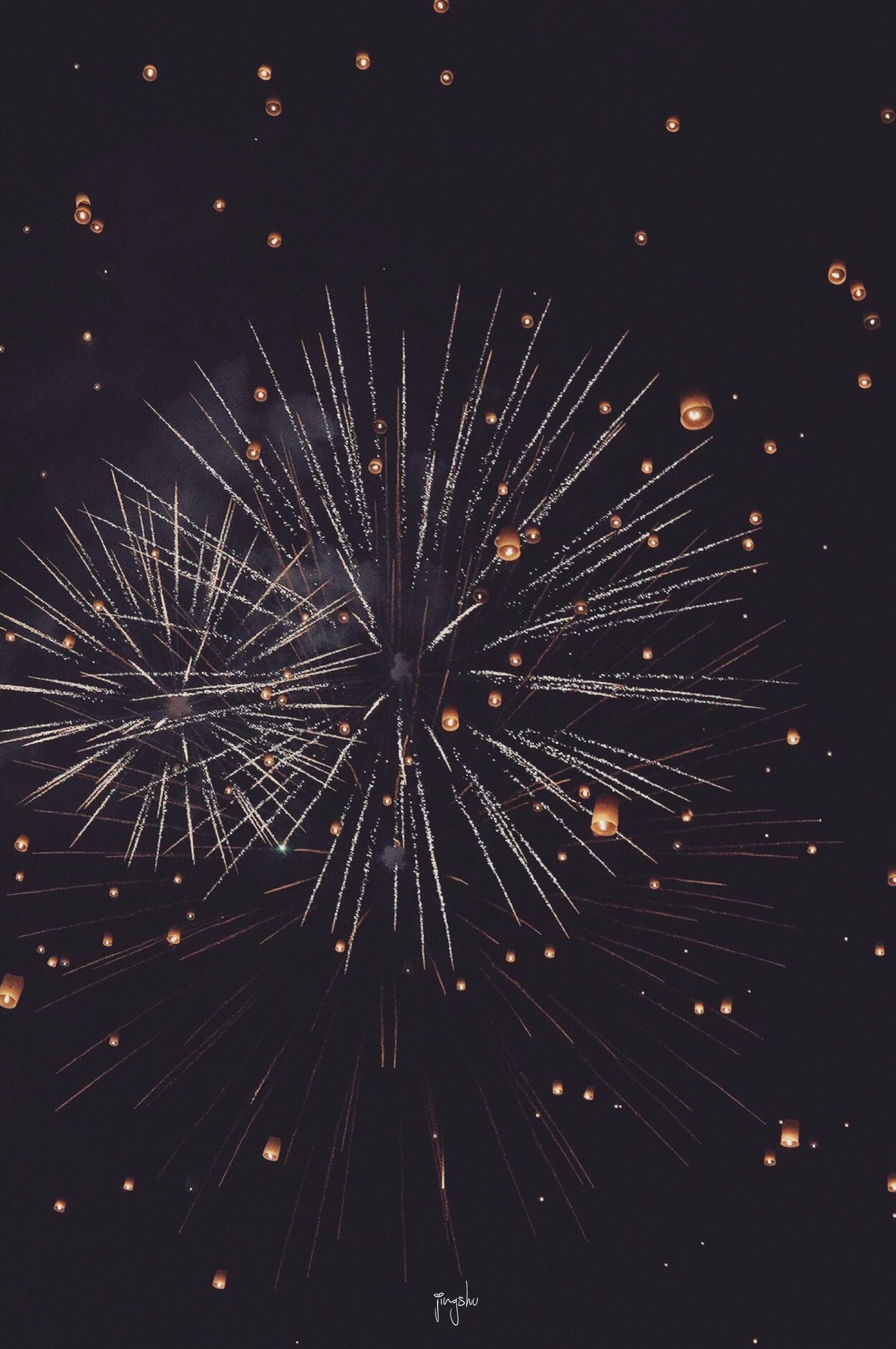 "想握住整个银河,悄悄赠你满天星火"@-经书