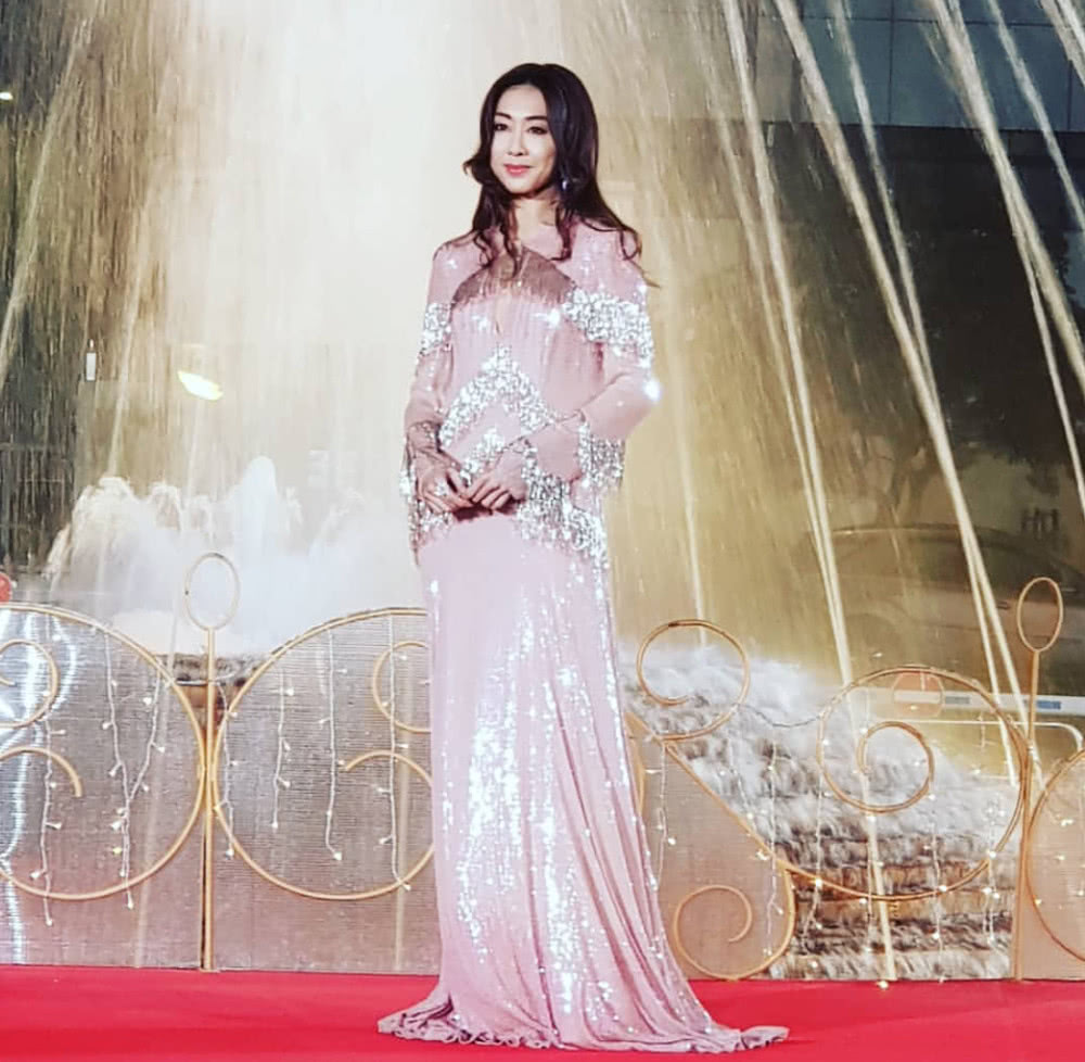 tvb万千星辉颁奖典礼红毯花旦争艳45岁陈炜是全场焦点