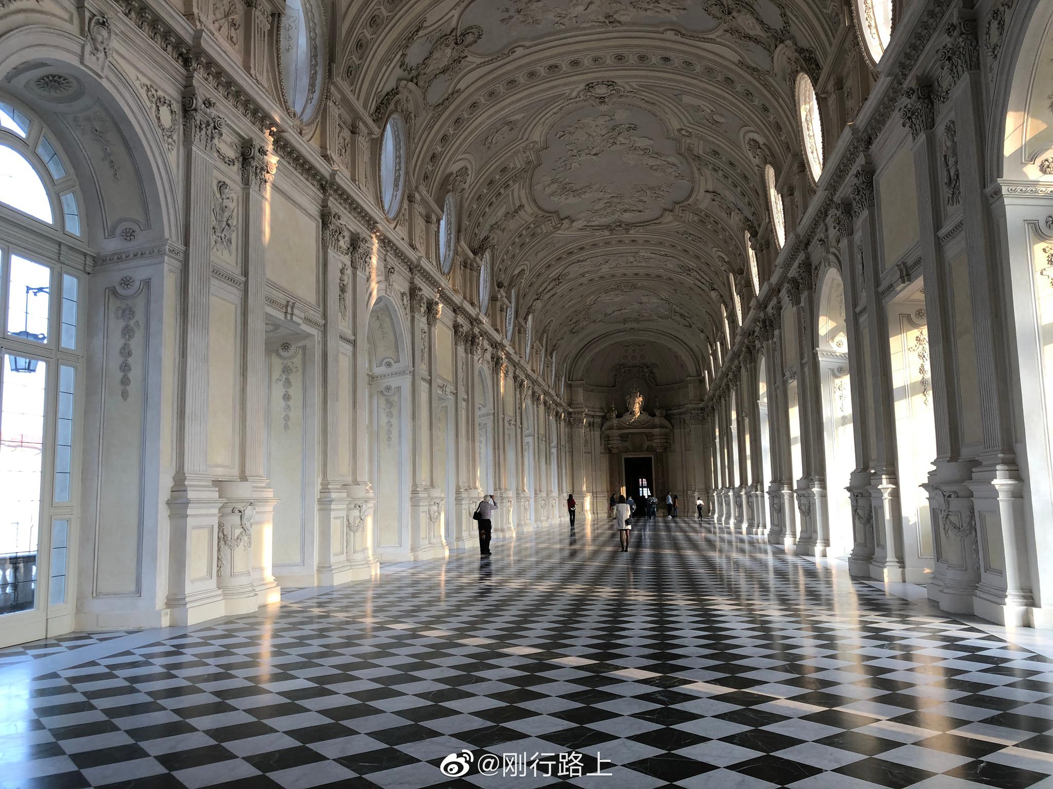 维纳利亚宫 (意大利语:reggia di venaria reale),也俗称都灵皇宫
