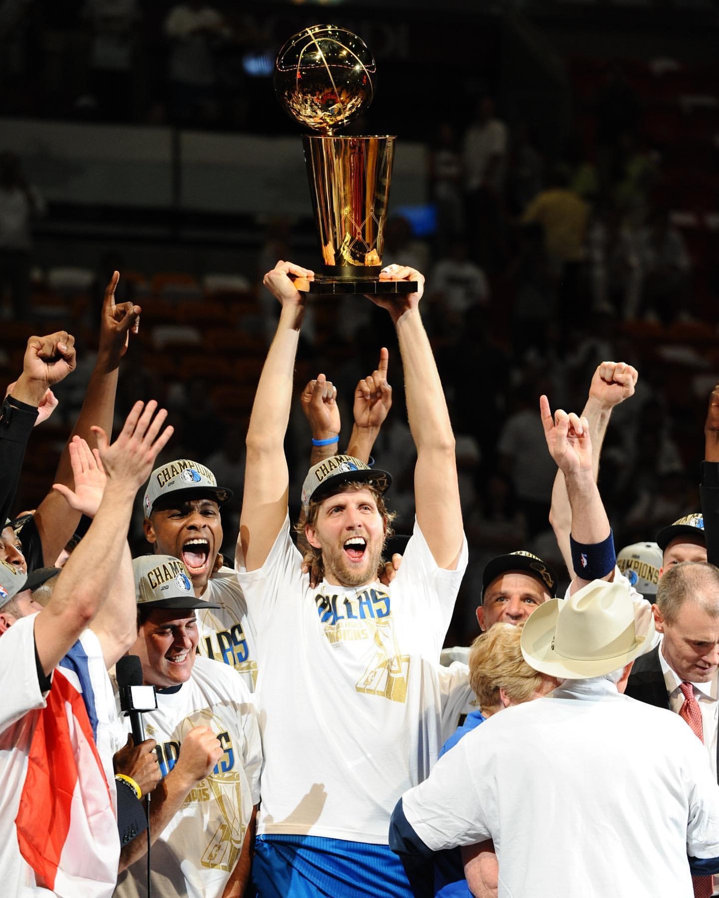 8年前的今天,达拉斯小牛队在总决赛4:2击败热火夺冠