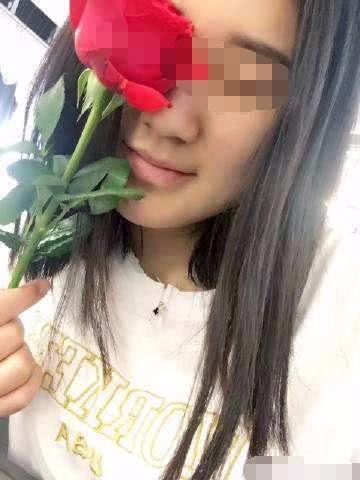 河南理工大学22岁的大四女生小苗在宿舍用围巾悬吊于上铺,自缢身亡