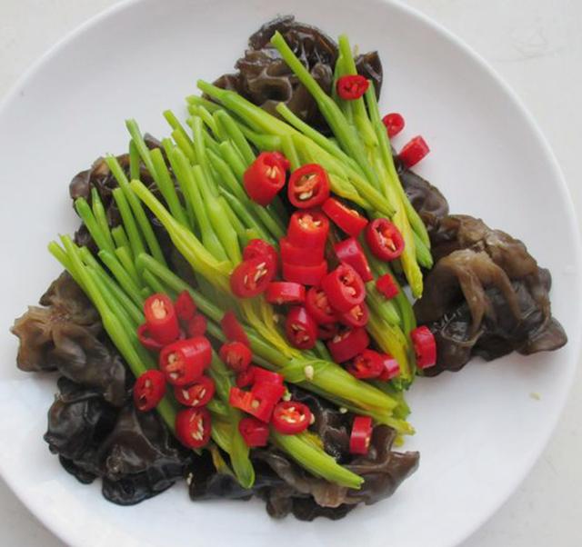 凉拌木耳黄花菜