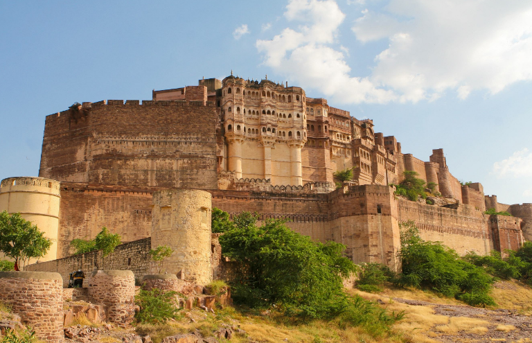 在这里旅游,不管你多美也要打扮越丑越好,后果严重!