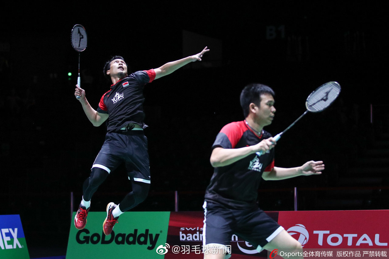 男双1/4决赛阿山/塞蒂亚万21-17 21-19廖敏竣/苏敬恒,晋级四强.