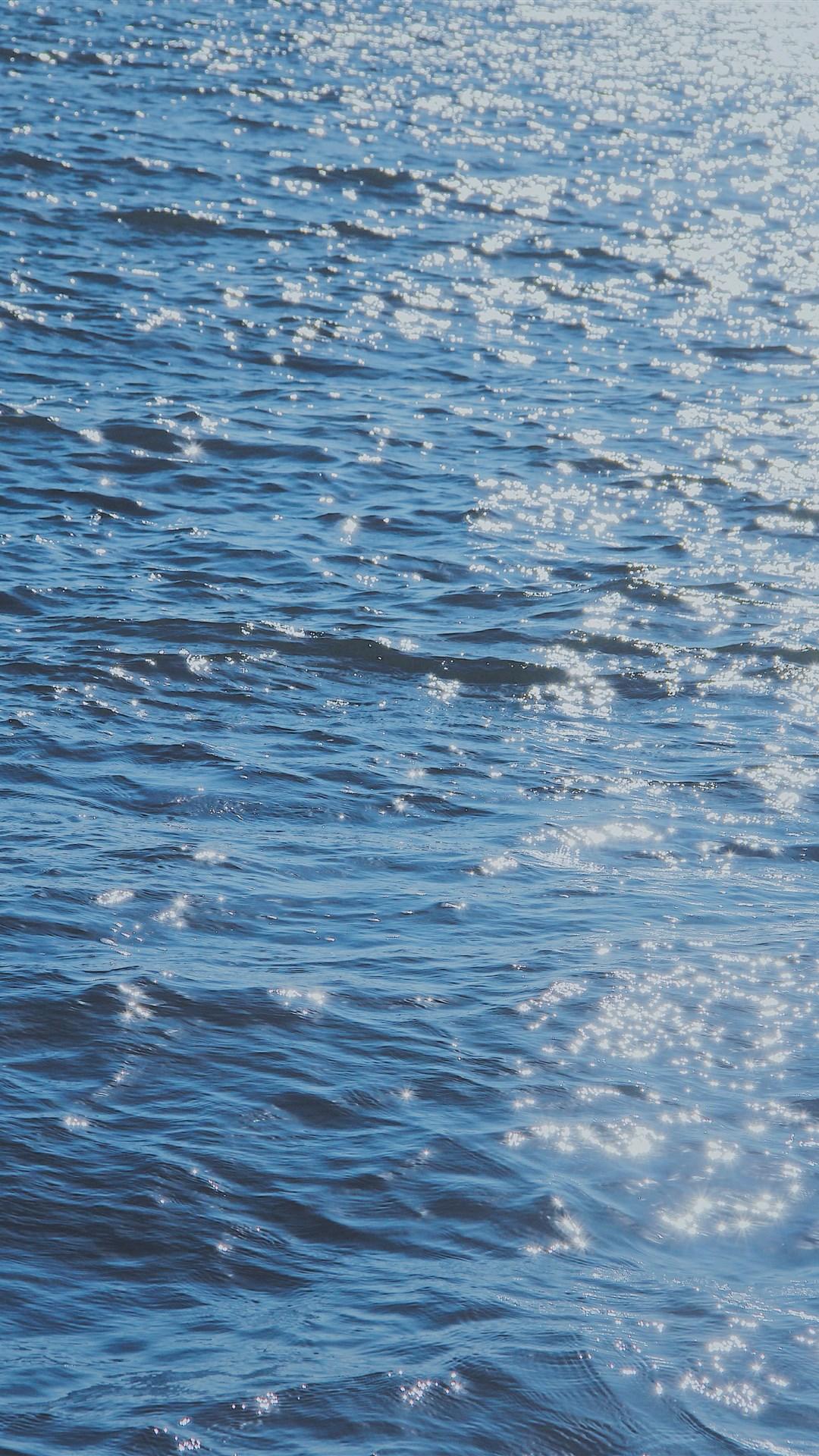 波光粼粼的海面