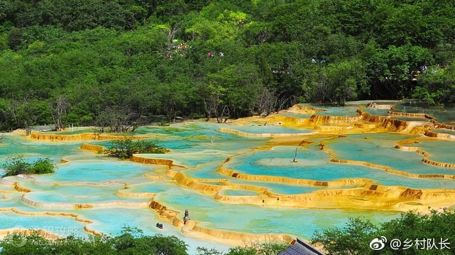 寨沟这个地方坐落于四川省阿坝藏族羌族自治州九寨沟县漳扎镇