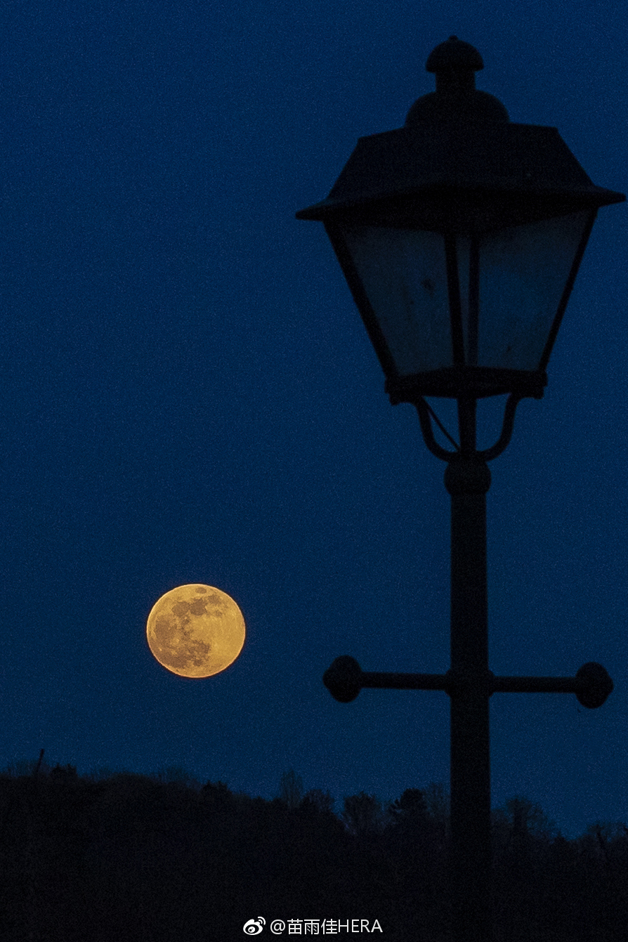 月光下的卢森堡就是印象中欧洲夜晚的样子