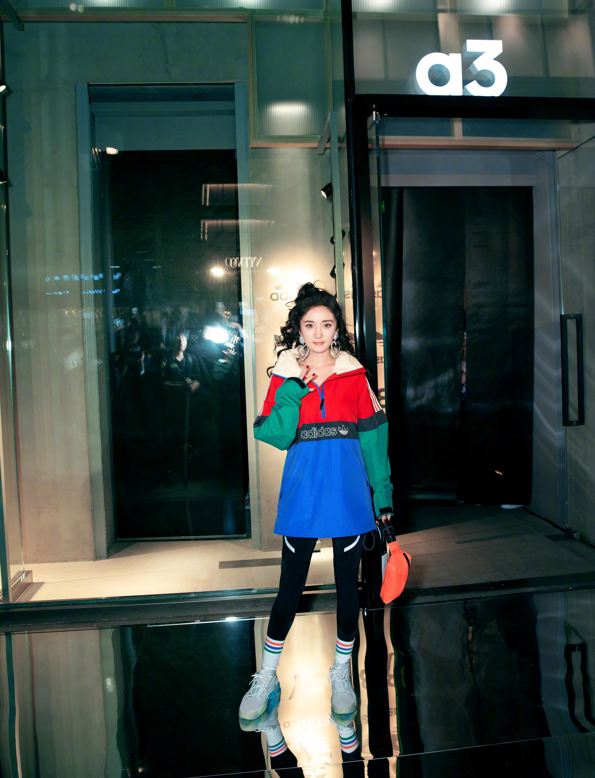 杨幂北京出席活动