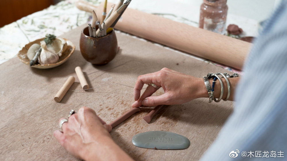 受人喜爱的布里斯班艺术家的再创造 工作室参观 最近对意大利的访问