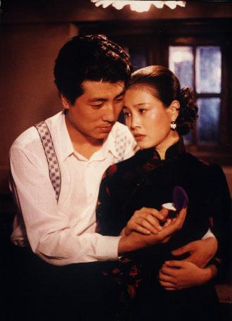 男主是施大生演的,他风度翩翩,稳重内敛,和娴静美好的赵明明搭档实在