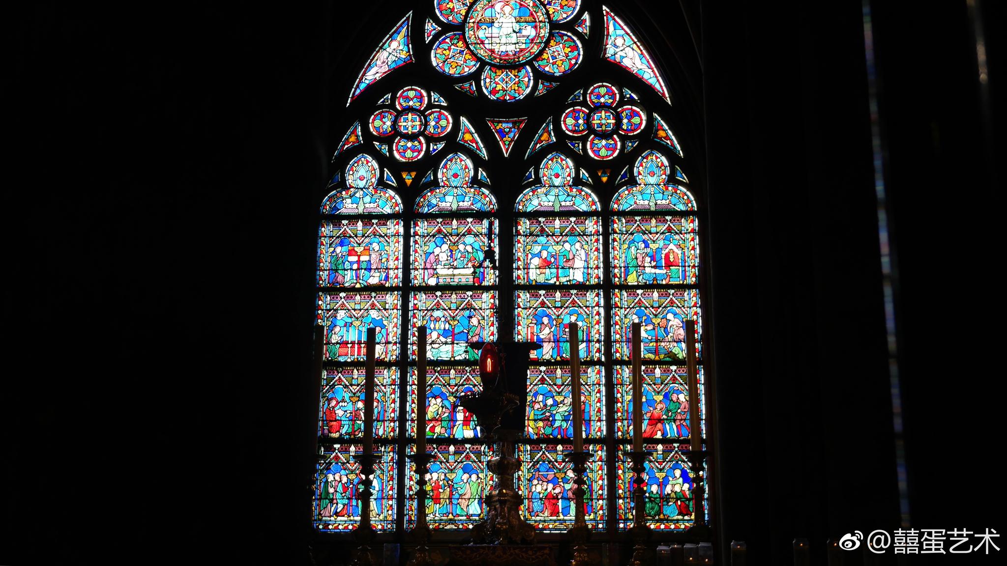 分享巴黎圣母院的彩色玻璃窗