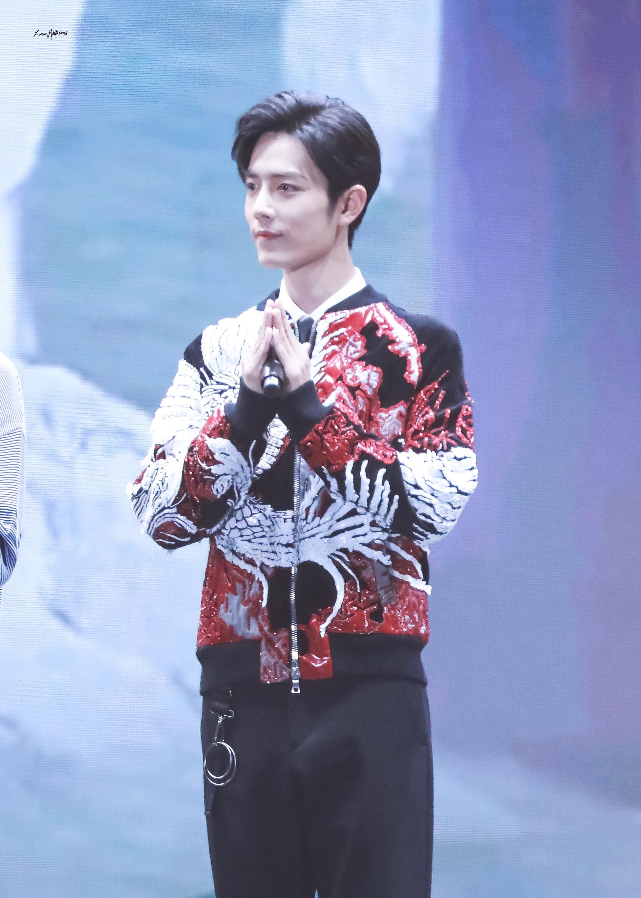 肖战陈情令泰国见面会舞台图~图腾夹克和运动装随意切换