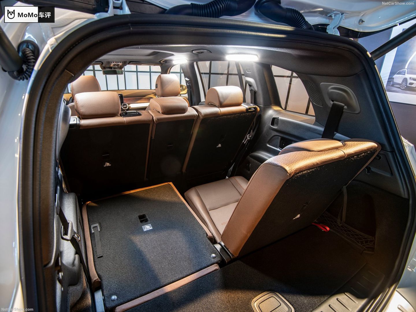 嫌glc太娘炮方正硬朗小奔驰glb来了附7座空间展示有点小