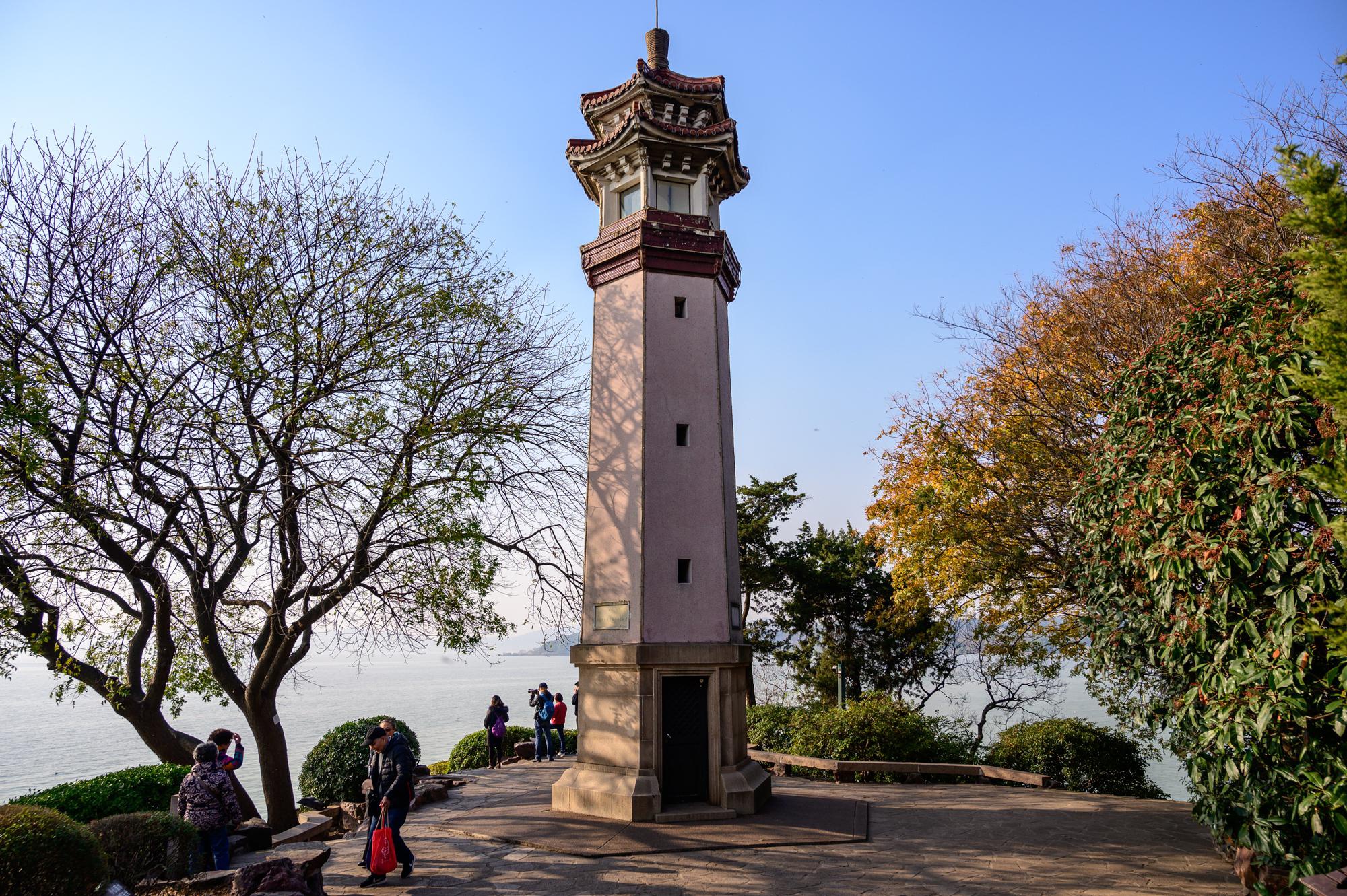 灯塔所处位置及鼋头渚一奇景"鼋渚春涛",顾名思义是在春天时才可领略