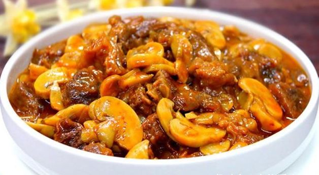 蘑菇炖牛肉