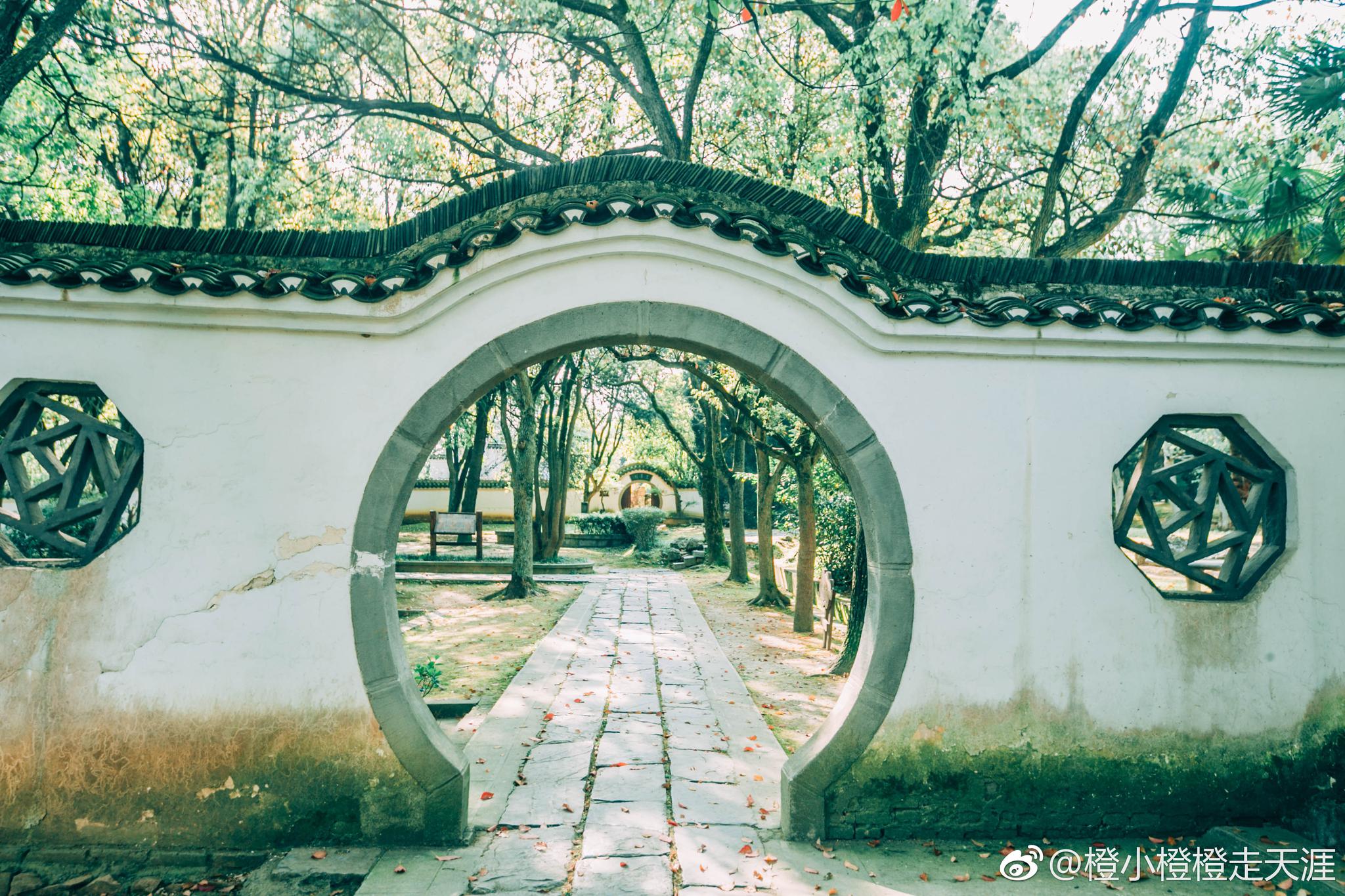 李白是我国唐代最伟大的诗人之一,有诗仙、酒仙、谪仙之称|李白|唐代|谪仙|酒仙|诗仙_新浪新闻