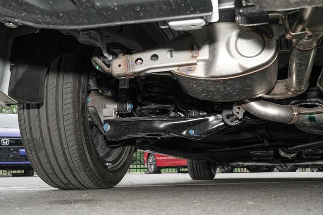 本田思域这款车型,搭载1.5t发动机,最高车速200km/h