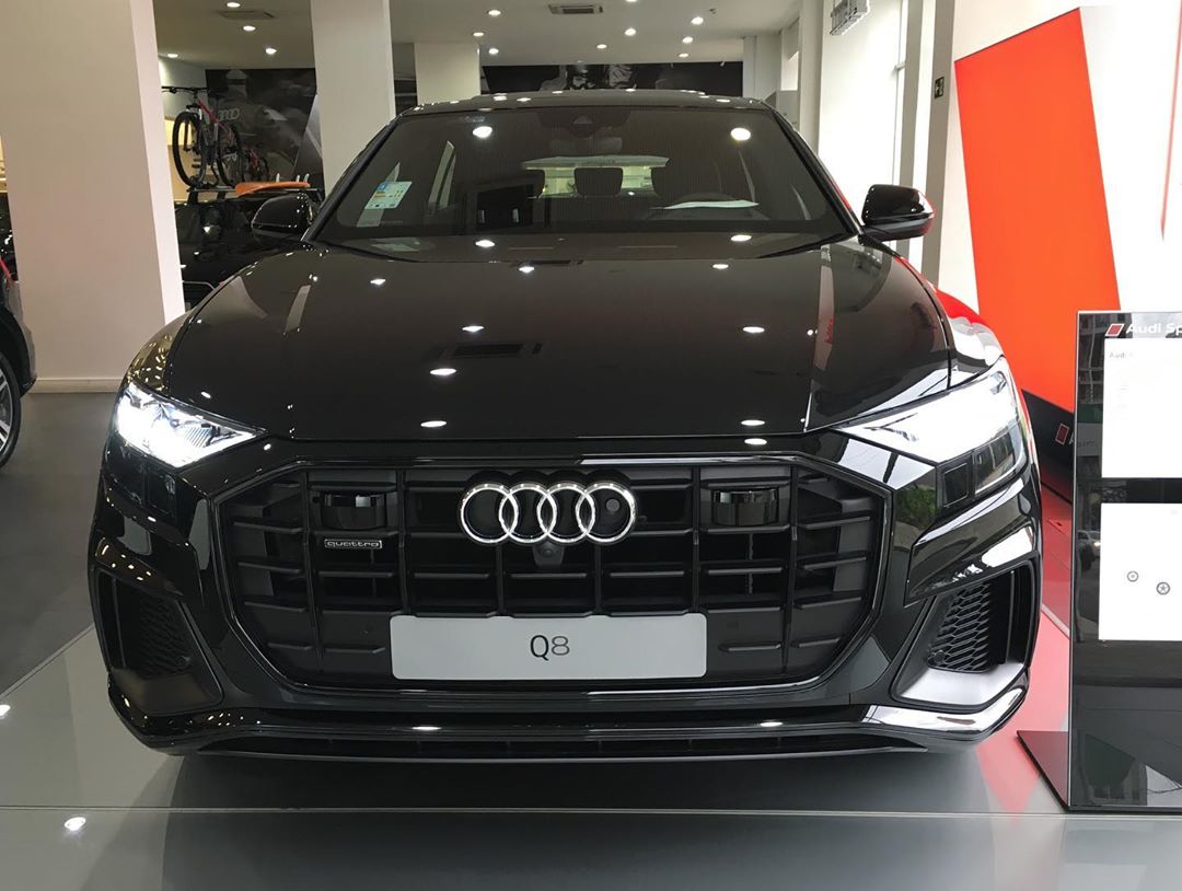 黑色的大气风格 全新奥迪q8海外实车到店
