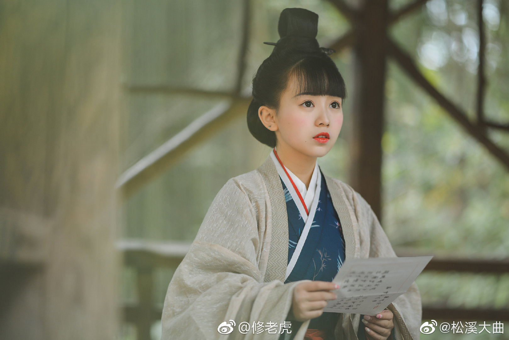 独敲初夜磬，闲倚一枝藤