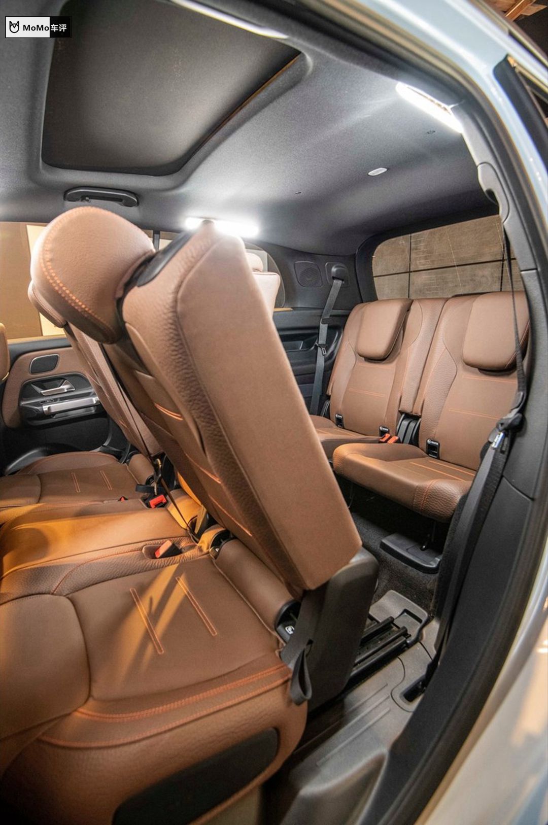 嫌glc太娘炮方正硬朗小奔驰glb来了附7座空间展示有点小