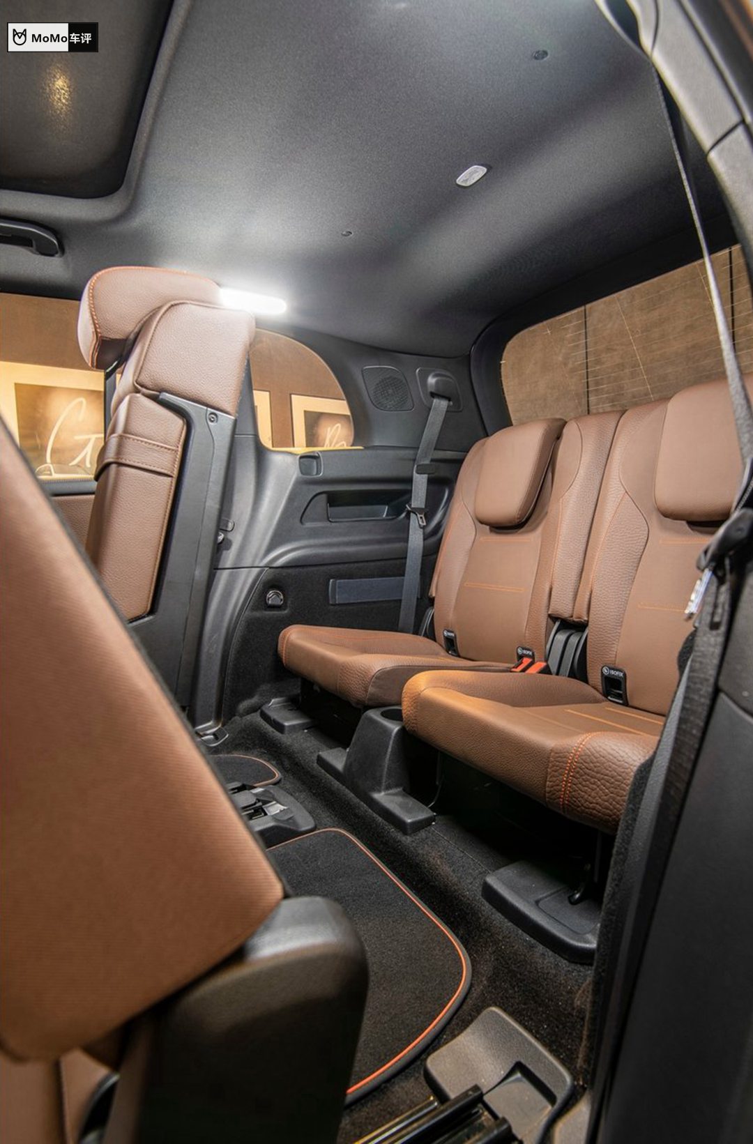 嫌glc太娘炮方正硬朗小奔驰glb来了附7座空间展示有点小