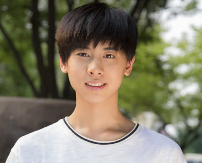 曾是易烊千玺队友参演多部影视剧未火今成偶练2人气选手