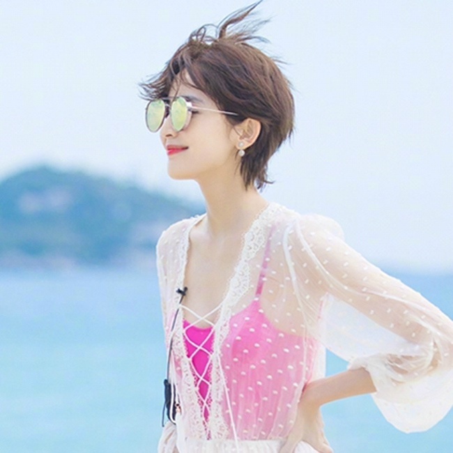 古力娜扎 短发 古灵精怪调皮可爱 穿粉装少女感十足