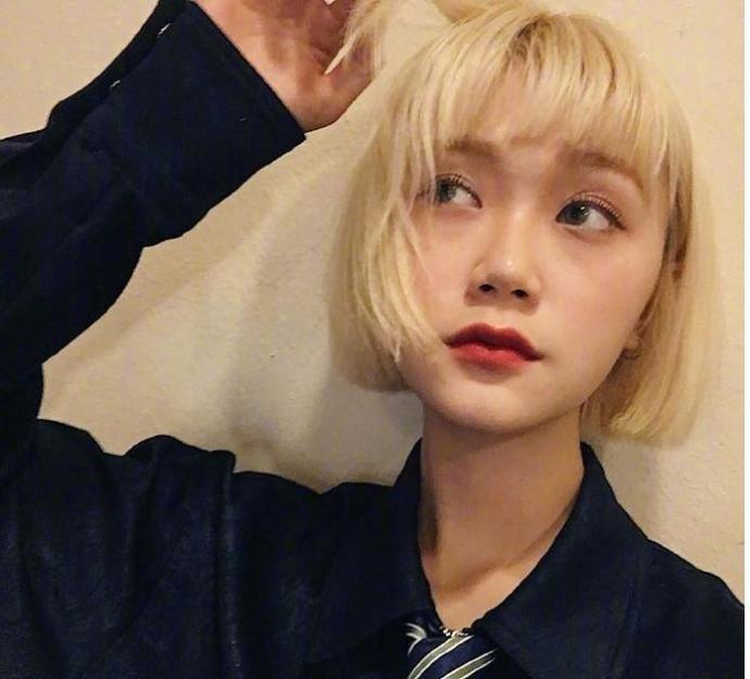 亚麻白金色短发参考,发色比较适合皮肤白的女生