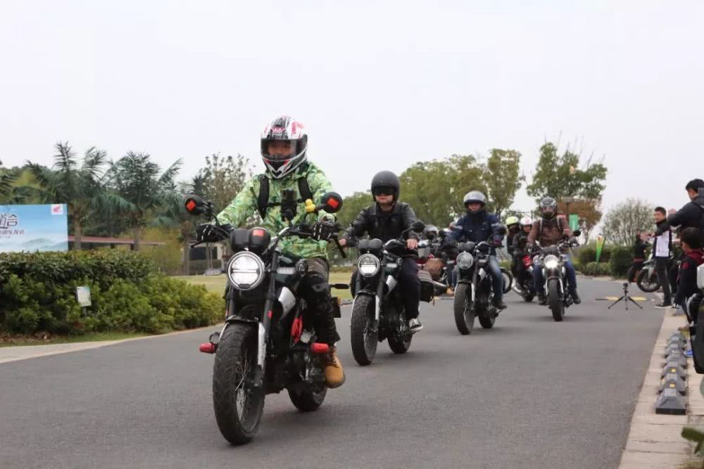 篝火烟花大闸蟹美食美景聊摩托首届鸷道车友会相聚太湖