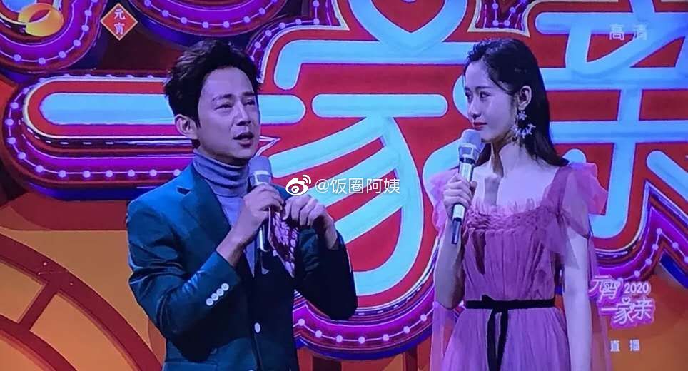 芒果元宵喜乐会,主持人何炅和梁田都哭了,这个春节大家都太难了
