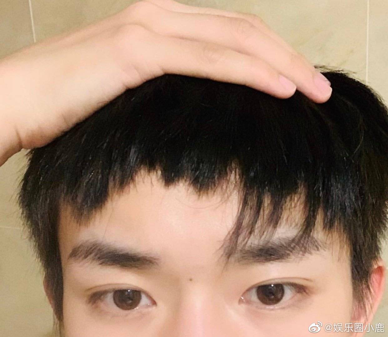 易烊千玺的眉心痣太苏了,干净清澈的感觉,好爱!胸中有丘壑