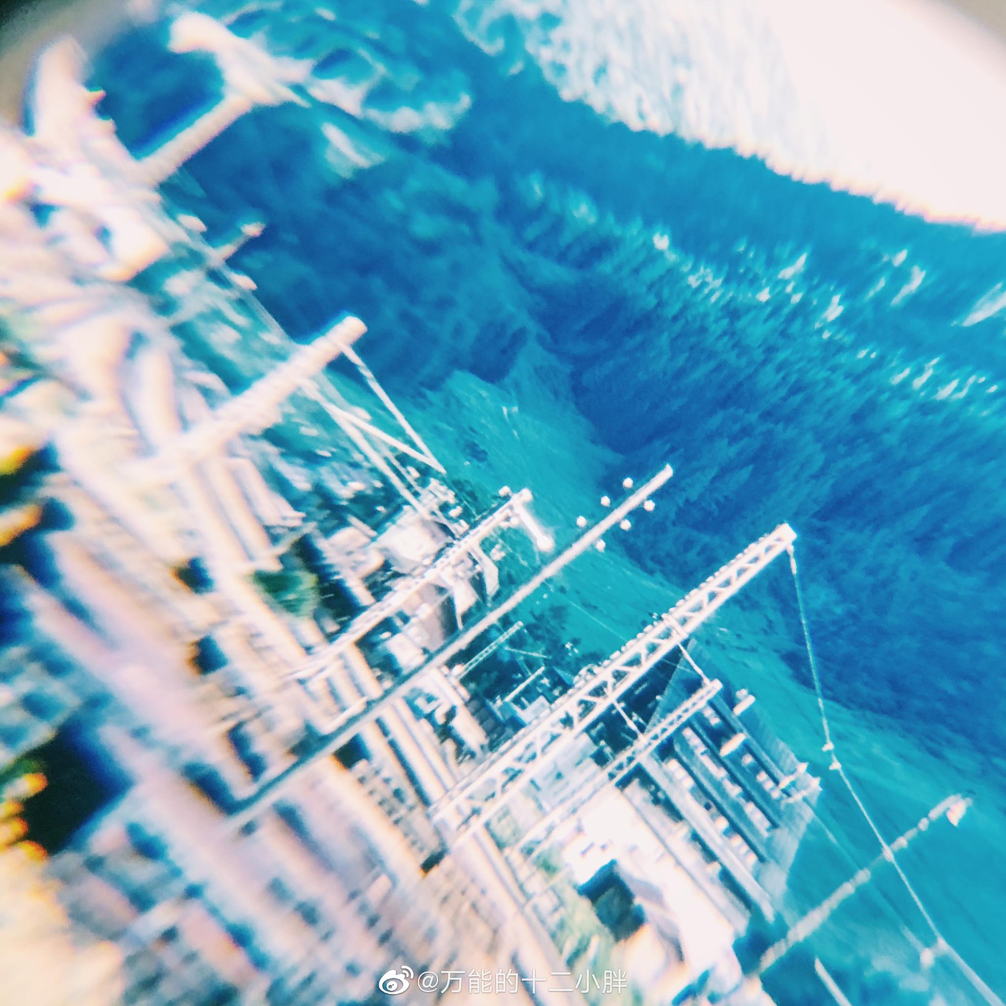 一组收藏级的反转片在灯光下的细节格外有意思