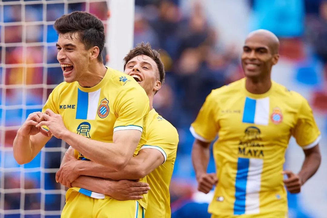 西班牙人召开新闻发布会,国足球迷哀嚎一片:武