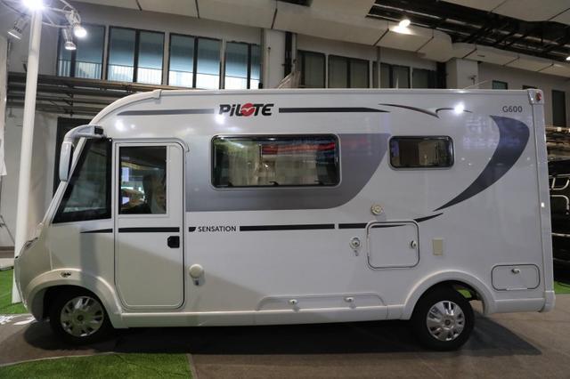 这款6米房车c2就能开!配两张大床,厕所干湿分离,不要太大