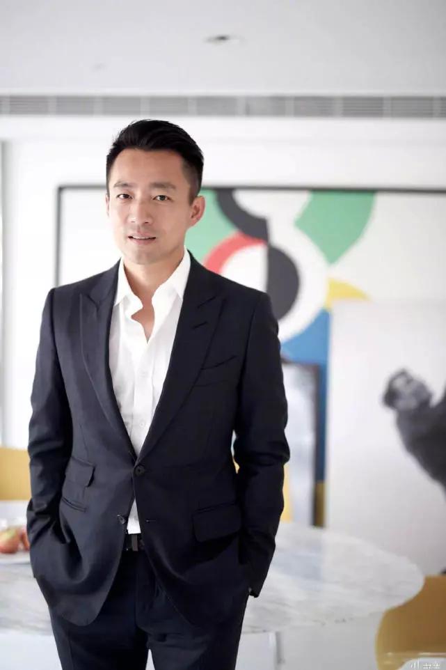 许雅钧被曝给嫩模转账后,汪小菲深夜发文三观被颠覆,疑嘲讽妹夫