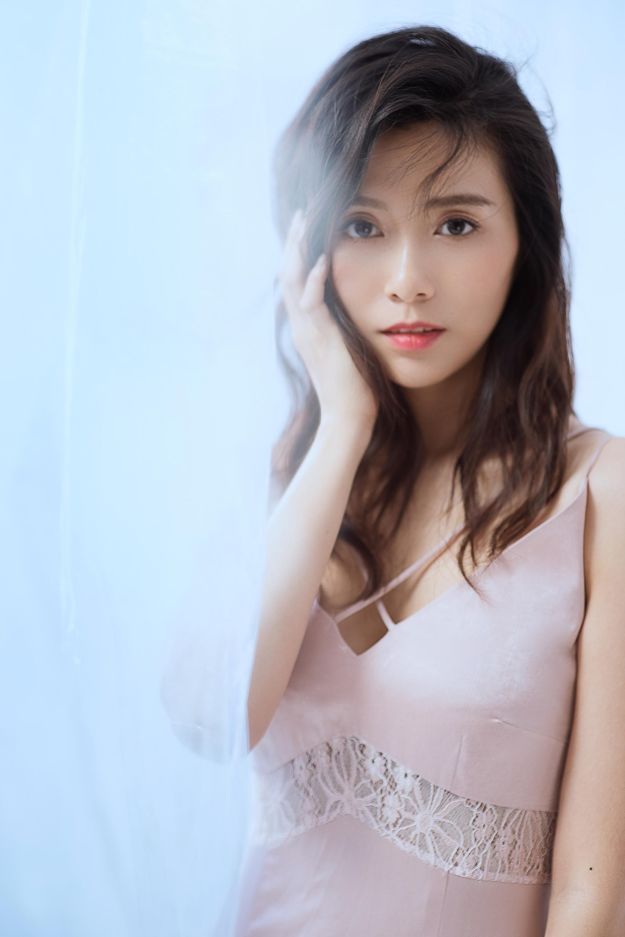 演员俞思远时尚大片曝光婉约柔美尽显优雅女性魅力