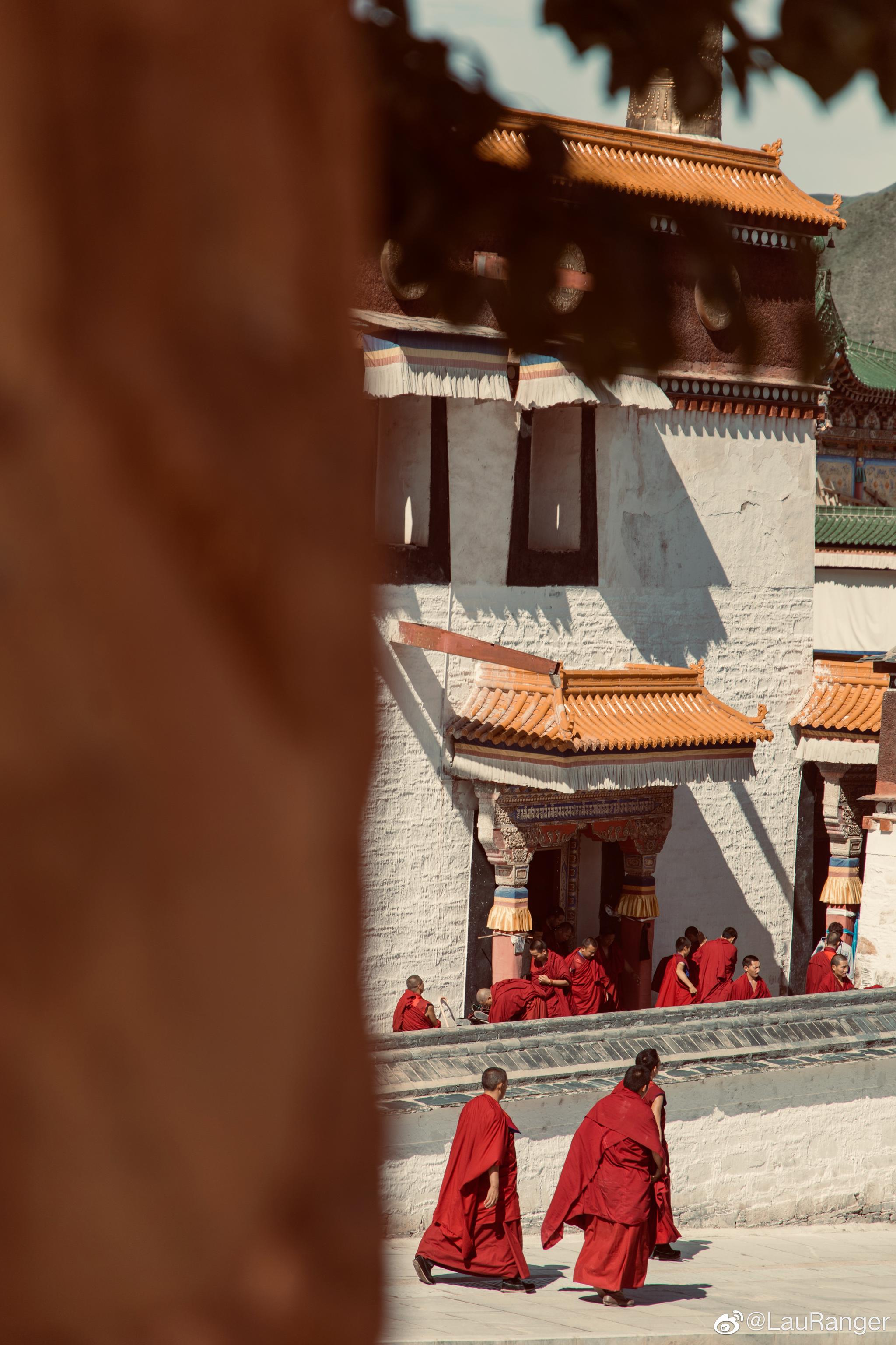 拉卜楞寺,位于中国甘肃省甘南藏族自治州夏河县大夏河岸边