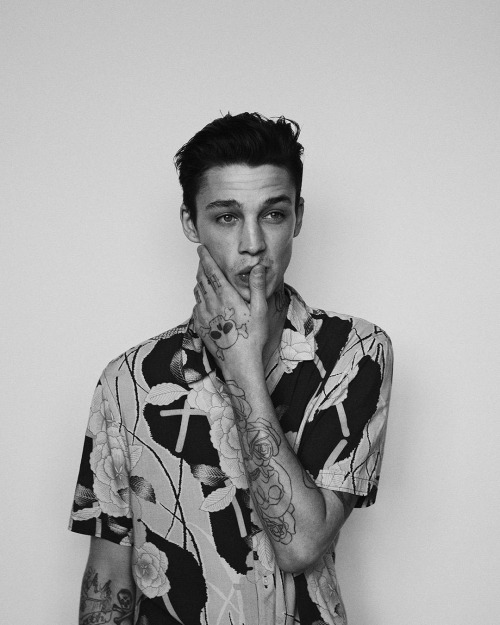 ash stymest 男模中亚文化感很强的一位 纹身自成一派