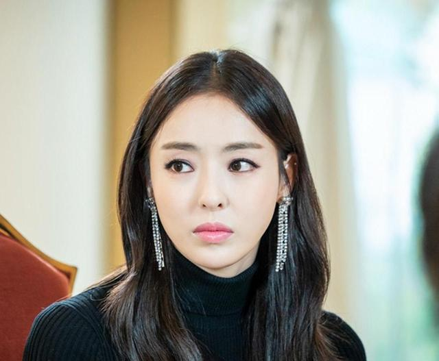 韩剧最讨喜的财阀女二骨架不亚于范冰冰的李多喜太会穿衣了吧