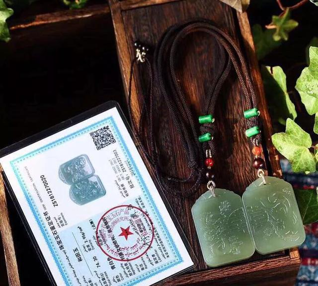 一对漂亮的昆仑玉龙凤牌子,这种青海料和田玉可有人倾慕?