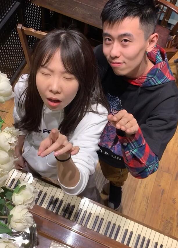 抖音"丫蛋蛋换个心情做自己"(马启涵)的成名绝非偶然,她出师名门毕业