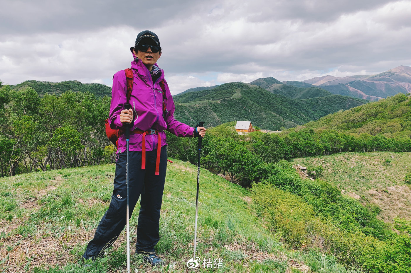 徒步在山上,在海坨山谷,我们不见不散