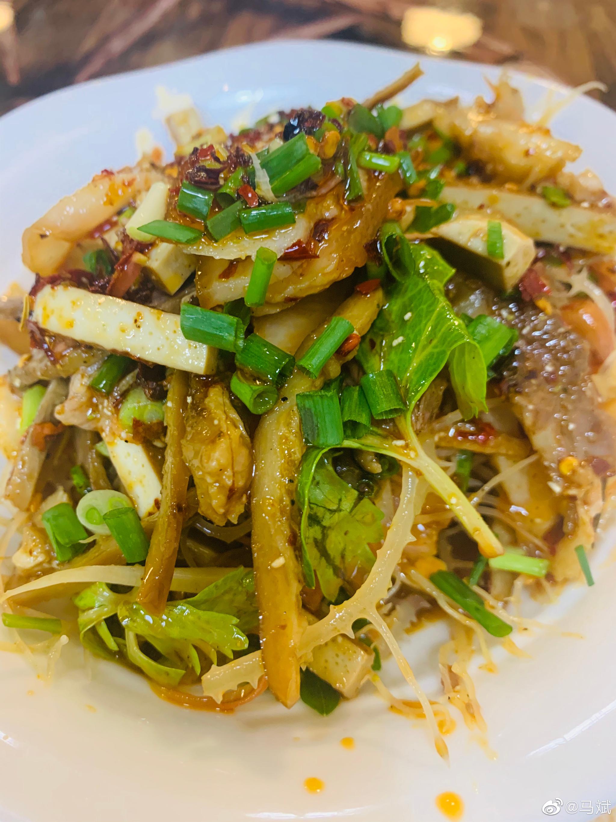 凉拌头肉,火爆双脆,素炒香菇,凉拌水萝卜,火爆肥肠.